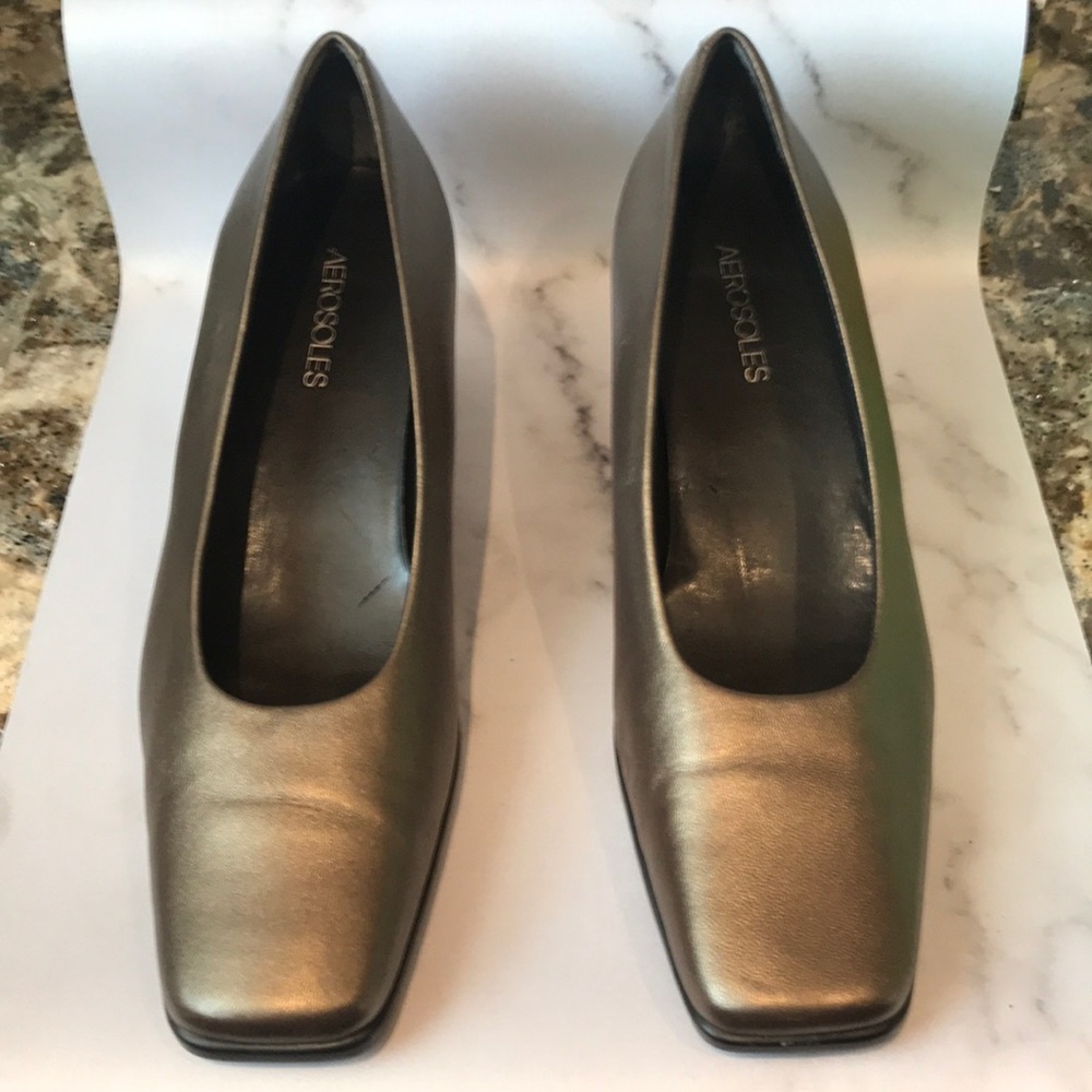 AEROSOLES Women’s Gold/Bronze Low-heel pump,  9M.